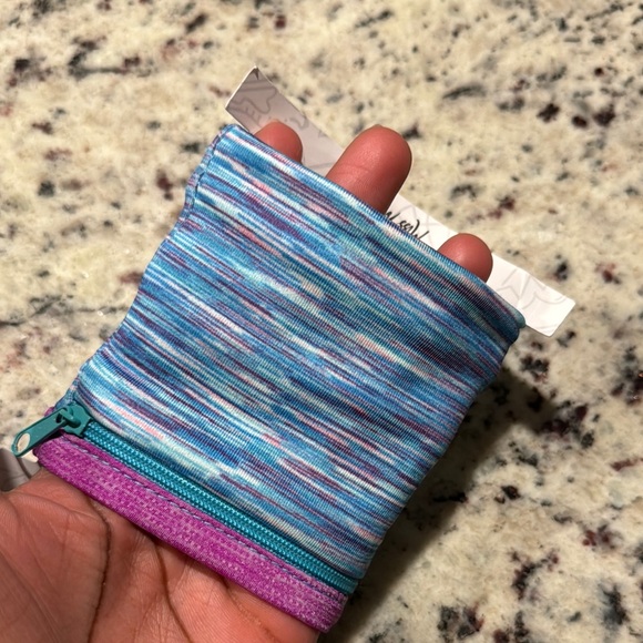 Mossy Oak Blue and Purple Sports Wrist Wallet - Picture 5 of 5